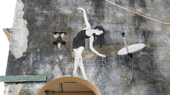 Малайзия, Пулау Пинанг, Джорджтаун, Картина женщины на стене дома в Пенанге — стоковое фото