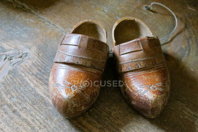 Germany, Bavaria, Kronburg, Old Wooden Shoes on floor — Stock Photo