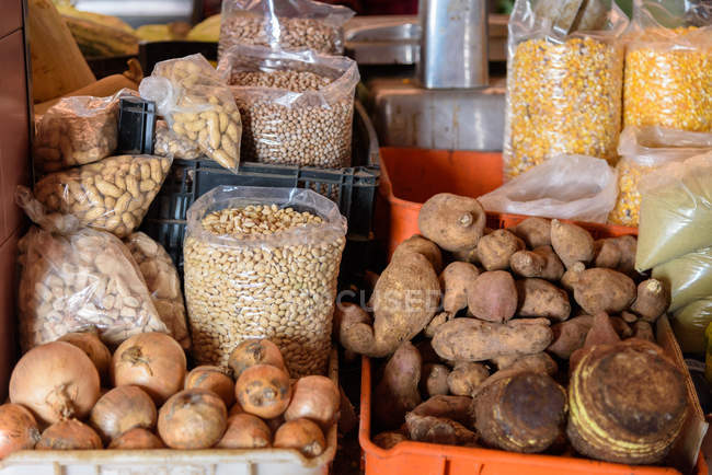 Capo Verde, Sao Vicente, Mindelo, merci al mercato agricolo . — Foto stock