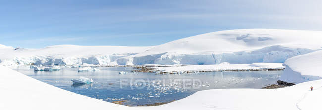 Antártida, Paisagem panorâmica nevada — Fotografia de Stock