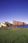 Perce Rock with village of Perce on Gaspe Peninsula, Quebec, Canada. — Stock Photo