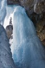 Eisformationen im Winter bei Pantherfällen, Banff-Nationalpark, Alberta, Kanada. — Stockfoto