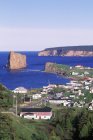 Townscape of Perce Village at Gaspe Peninsula, Quebec, Canada. — Stock Photo