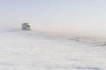 Véhicule routier couvert de poudrerie près de Morris, Manitoba, Canada — Photo de stock