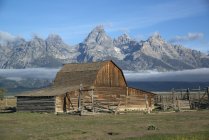 Scenics of historic T.A. Moulton Ranch on Mormon Row in Grand Teton National Park, Jackson, Wyoming, USA — Stock Photo