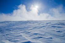 Deriva de nieve causada por el viento en el sur de Saskatchewan, Canadá - foto de stock