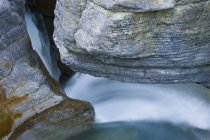Mistaya River water in Mistaya River Canyon, Banff National Park, Alberta, Canada — Stock Photo
