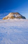 Castello Butte nel paesaggio innevato di Big Muddy Badlands, Saskatchewan, Canada — Foto stock