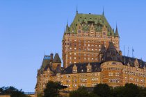 Hotel Chateau Frontenac a la luz de la mañana, Quebec, Canadá . - foto de stock