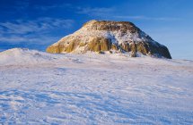 Castle Butte hill at Big Muddy Badlands, Saskatchewan, Canadá — Fotografia de Stock