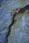 Scalatore di roccia arrampicata nel Grand Canyon a Skaha Bluffs, Penticton, British Columbia, Canada — Foto stock