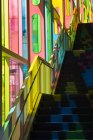 Paredes de vidrio de colores del Palais de Congres de Montreal, Montreal. Quebec, Canadá . - foto de stock