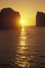 Perce Rock au lever du soleil dans la péninsule Gaspésienne, Québec, Canada
. — Photo de stock