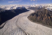 Vista aérea del glaciar en el Parque Nacional Kluane, Yukón, Canadá . - foto de stock