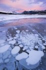 Frozen Abraham Lake in winter, Kootenay Plains, Bighorn Wildland, Alberta, Canada — Stock Photo