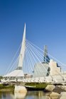 Skyline Winnipeg com Esplanade Riel Bridge e Museu Canadense de Direitos Humanos, Manitoba, Canadá — Fotografia de Stock