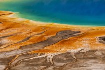 Colori naturali della Grande Primavera Prismatica nel Parco Nazionale di Yellowstone, Wyoming, USA . — Foto stock