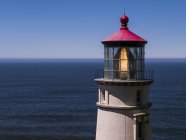 Vue recadrée du phare de Heceta Head sur le rivage en Oregon, États-Unis — Photo de stock