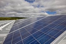 Paneles solares en granja en Alberta, Canadá
. - foto de stock