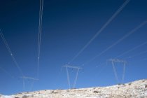 Высоковольтные линии электропередачи на западе Клинтона, Британская Колумбия, Канада — стоковое фото