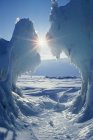 Pacote de gelo com sol iluminado no Mar de Beaufort, Ártico do Canadá — Fotografia de Stock