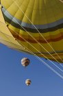 Hot air ballooning against blue sky. — Stock Photo