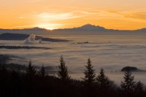 Vancouver and Lower Mainland covered with clouds at sunrise behind Mount Baker, Cypress Provincial Park in West Vancouver, British Columbia, Canada — Stock Photo