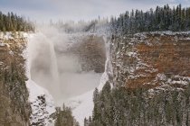 Helmcken Falls cachoeira no Canadá após tempestade de inverno, Clearwater, Colúmbia Britânica, Canadá — Fotografia de Stock