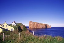 Perce Rock with village of Perce on Gaspe Peninsula, Quebec, Canada. — Stock Photo