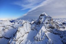 Picos empinados del Monte Assisniboine, Columbia Británica, Canadá - foto de stock