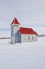 Церковь Святого Николая в зимней долине Цу Аппелле, Саскачеван, Канада — стоковое фото