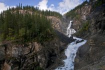 White Falls en Mount Robson, región Thompson Okanagan de Columbia Británica, Canadá - foto de stock