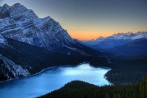 Vista aérea do Lago Peyto ao pôr do sol, Parque Nacional Banff, Alberta, Canadá — Fotografia de Stock