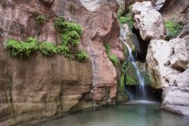 Cachoeira alimentada por nascentes perto do Rio Colorado, Grand Canyon, Arizona, EUA — Fotografia de Stock