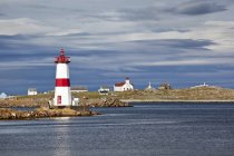 Faro de Pointe-aux-Canons de Saint-Pierre-et-Miquelon, Terranova, Canadá - foto de stock