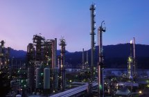 Bau einer Ölraffinerie in Burnaby, Vancouver, British Columbia, Kanada. — Stockfoto