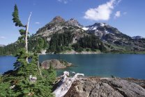 Strathcona Provincial Park with Mount Septimus and Cream Lake, Vancouver Island, British Columbia, Canadá . - foto de stock