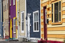 Jellybean Row houses with candy-like colors, St John, Newfoundland, Canadá — Fotografia de Stock
