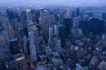 Skyline de Manhattan ao anoitecer em Nova York, Estados Unidos — Fotografia de Stock