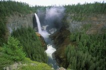 Scenic Helmcken Falls of Wells Gray Provincial Park, British Columbia, Canadá . — Fotografia de Stock