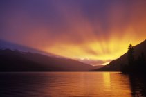 Scenery at sunset of Isaac Lake, Bowron Lakes Provincial Park, British Columbia, Canada. — Stock Photo