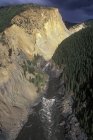 Luftaufnahme des stikine river in den bergen britischer kolumbien, kanada. — Stockfoto