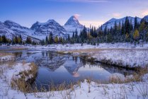 Snow-capped mountains reflecting in water in Mount Assiniboine Provincial Park, British Columbia, Canada — Stock Photo