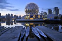 Science World at shore of  False Creek in twilight, Vancouver, British Columbia, Canada — Stock Photo