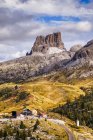 Falzarego висока гірський прохід у регіоні Доломітові Альпи Італії. — стокове фото