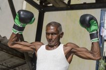 Senior male boxer training at Rafael Trejo Boxing Gym, Habana Vieja, Havana, Cuba — Stock Photo