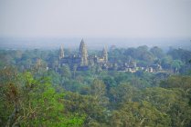 Angkor Wat temple in foggy landscape of Siem Reap, Cambodia — Stock Photo
