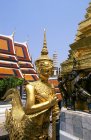 Wat pra keo tempel dekorative statuen in bangkok, thailand — Stockfoto