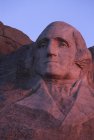 Mont Rushmore sculpture sur pierre de George Washington à l'aube dans le Dakota du Sud, États-Unis — Photo de stock