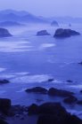 Cannon Beach of Ecola State Park al atardecer en Oregon, Estados Unidos - foto de stock